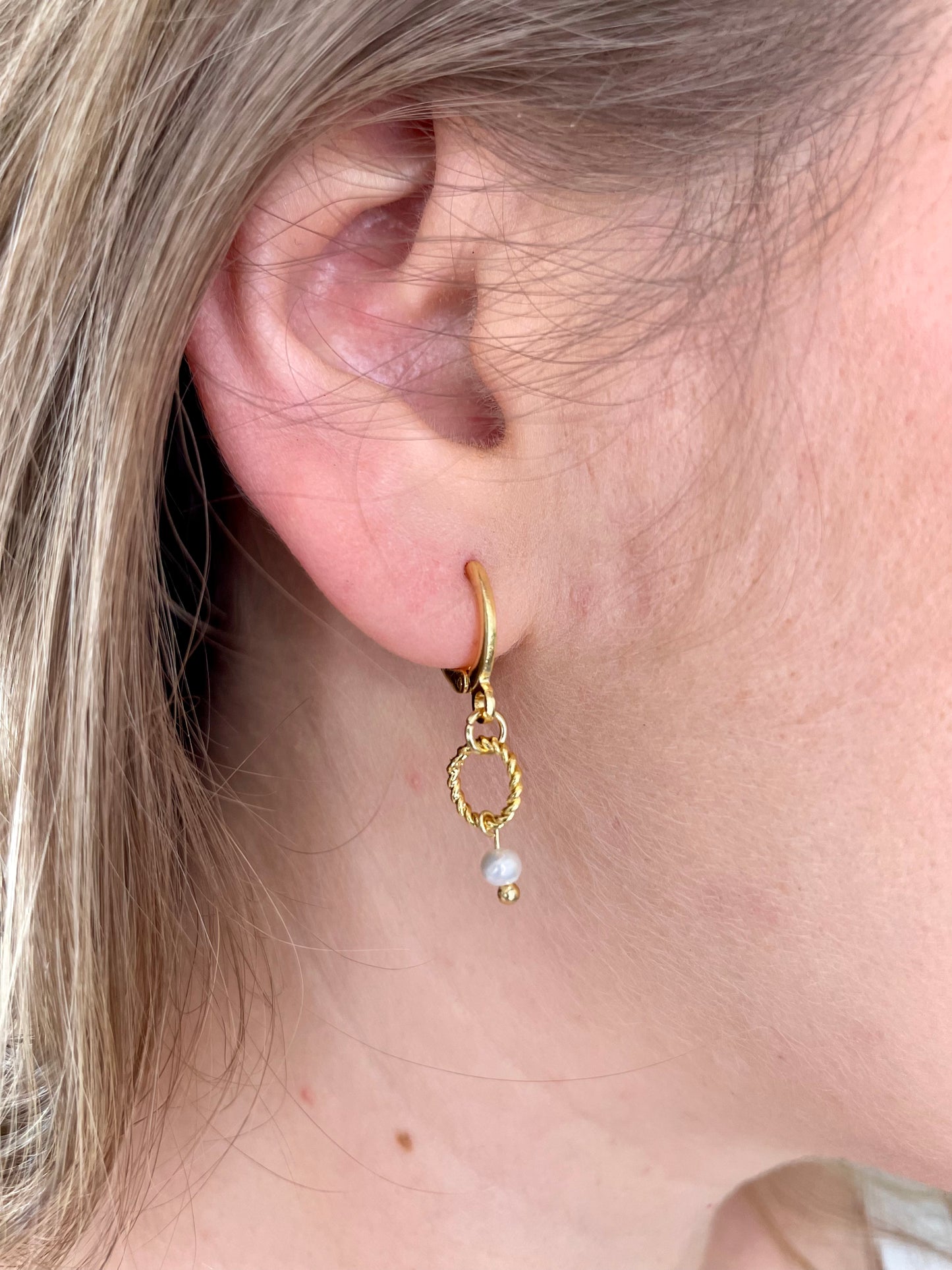 Darcy Pearl Hoop earrings